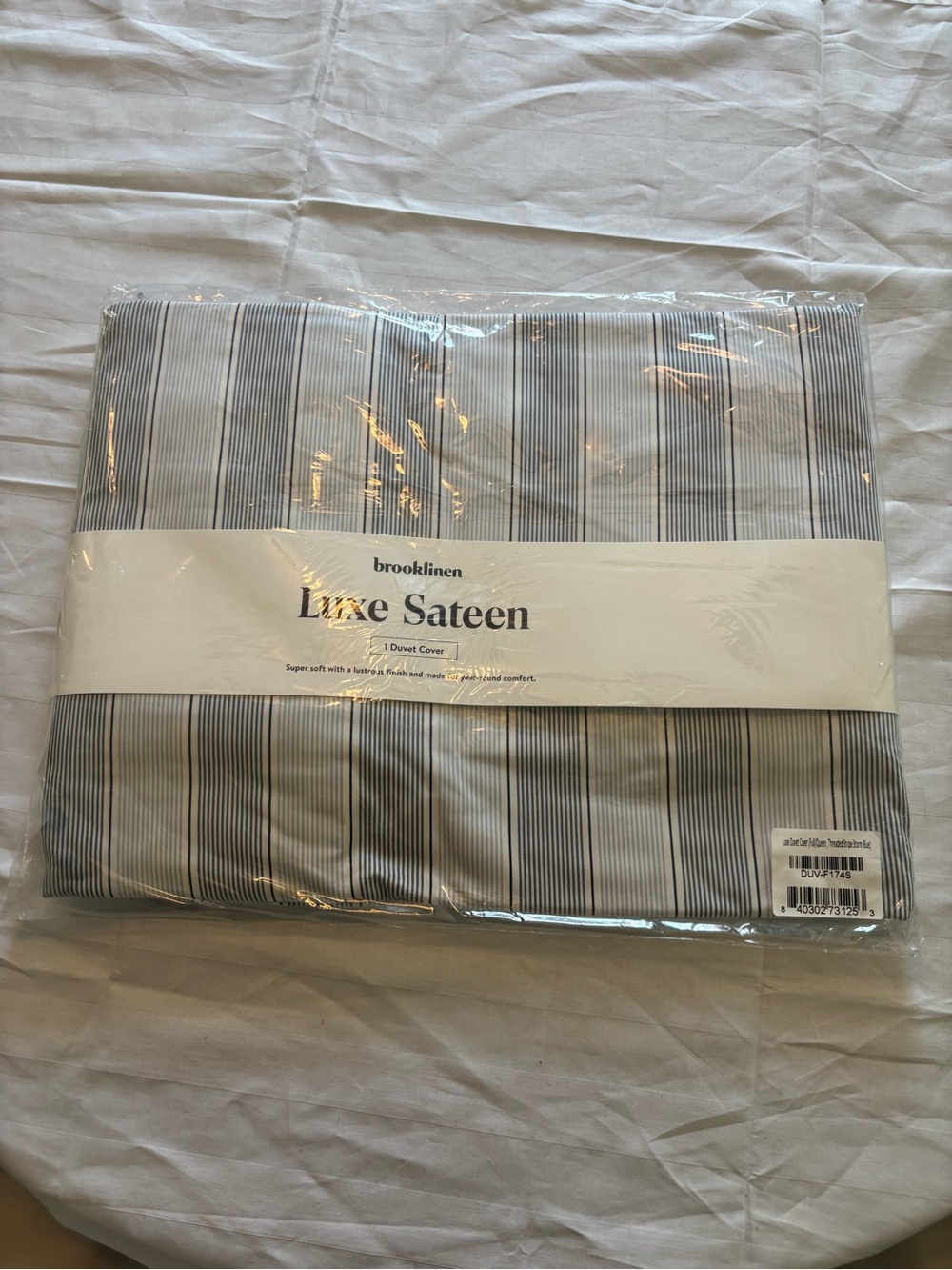 Brooklinen Luxe Sateen Duvet Cover — Blue & White Pinstripe Full/Quenn